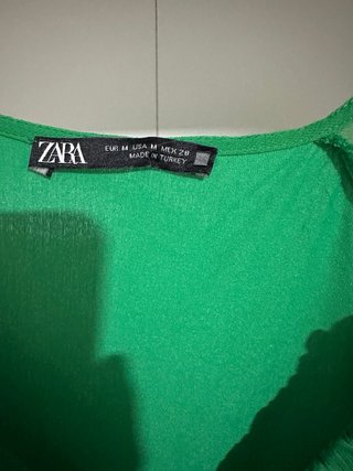 Vestido Zara verde con volantes
