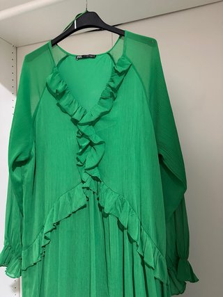 Vestido Zara verde con volantes