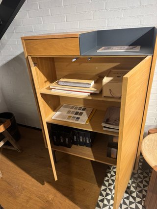 Mueble de madera y metal