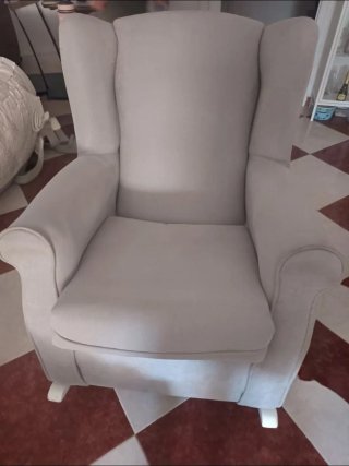 Sillón  tipo mecedora gris