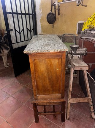 Mueble antiguo madera y mármol