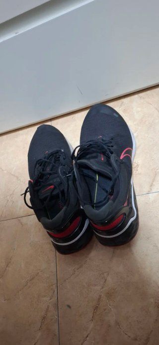 Zapatillas Nike Negras y Rojas