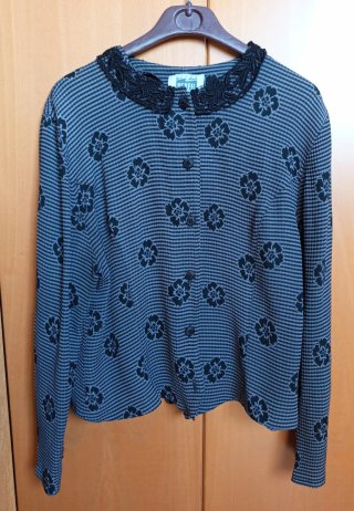 Conjunto chaqueta y falda negras