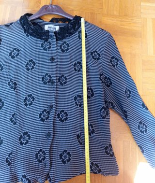 Conjunto chaqueta y falda negras
