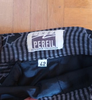 Conjunto chaqueta y falda negras