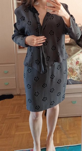 Conjunto chaqueta y falda negras