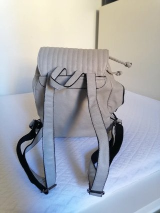 Zaino grigio in pelle trapuntato