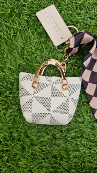 Bolso llavero con pañuelo