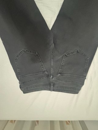 Pantalones vaqueros negros acampanados