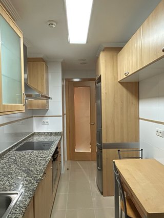 Alquilo piso junto Centro Comercial Gran Via