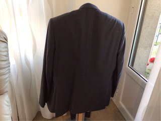Traje de hombre gris y verde