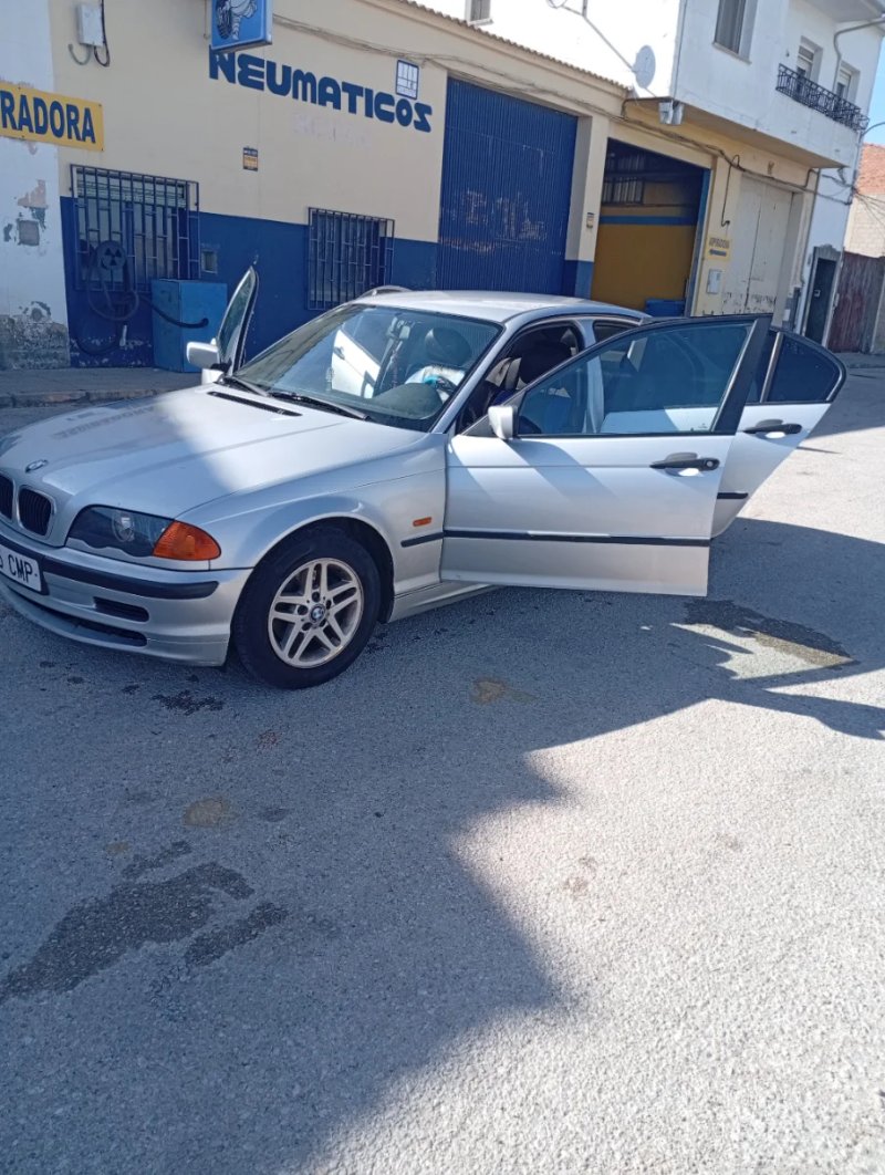 BMW Serie 3 2000 - foto 1