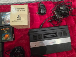 ATARI 2600 JUNIOR con juegos y mandos