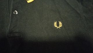 Polo Fred Perry Verde con Rayas Amarillas