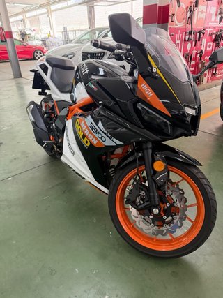 MITT 125 GP Negra/Naranja