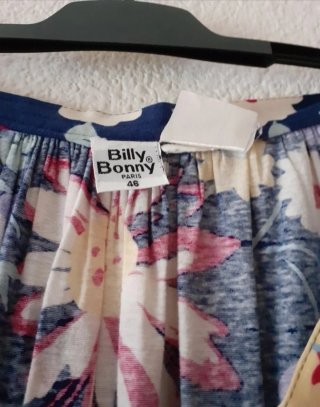 Falda pañuelo con estampado floral.