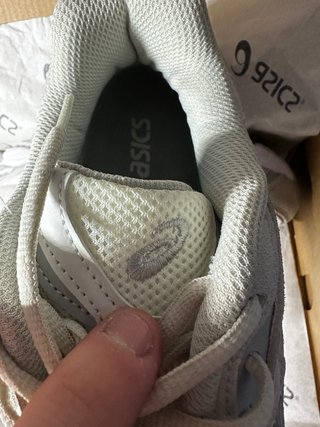 Asics Gel NYC Beige y Blanco talla 43,5