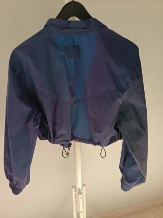 Chaqueta Cortavientos Cropped Bershka Talla S