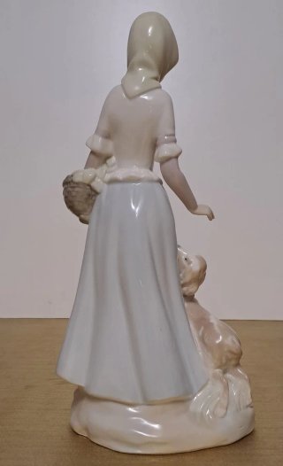 Figura Nadal porcelana - Mujer con perro