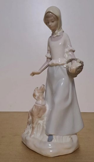 Figura Nadal porcelana - Mujer con perro