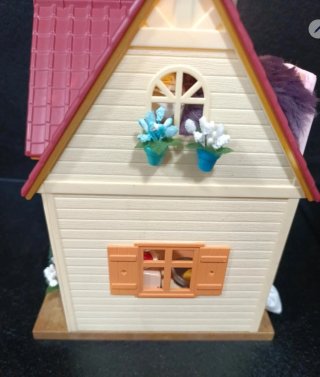 Casita Sylvanian Families con figuras