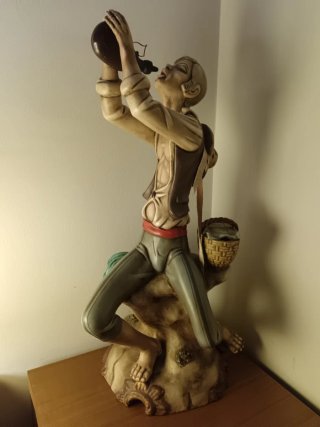 Ceramica Franju. Hombre bebiendo vino Vintage