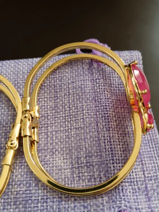 Bracciali con pietre blu e rosa