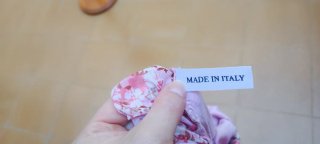 Falda plisada floral rosa