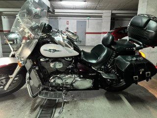 Suzuki Intruder C800 Custom Negra/Burdeos