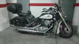 Suzuki Intruder C800 Custom Negra/Burdeos