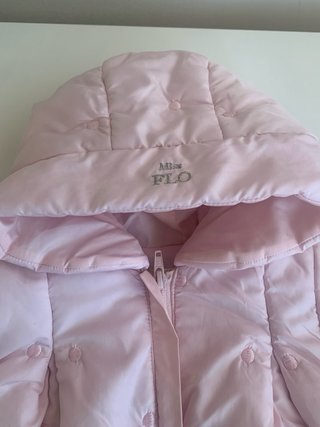 Buzo de bebé rosa con capucha