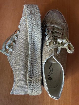 Zapatos Y&L dorados talla 41