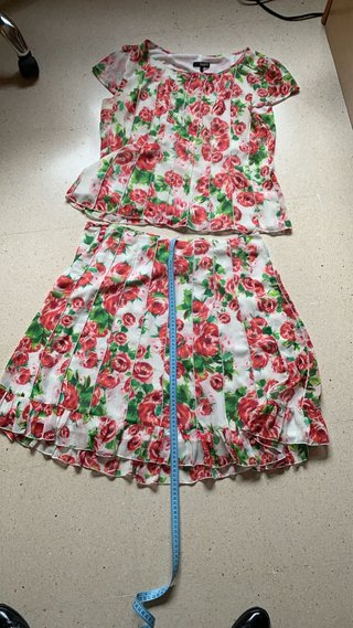 Conjunto floral falda y blusa