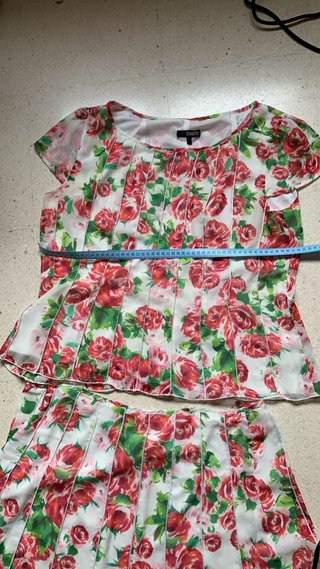 Conjunto floral falda y blusa