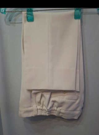 Traje comunión azul marino con detalles dorados