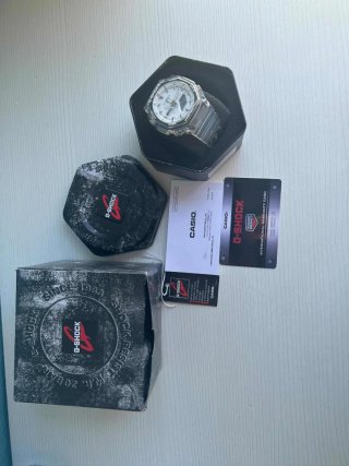 Reloj Casio G-Shock Blanco y Plateado