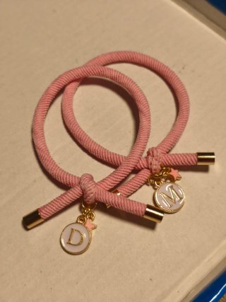 Pulseras elásticas con iniciales D y M