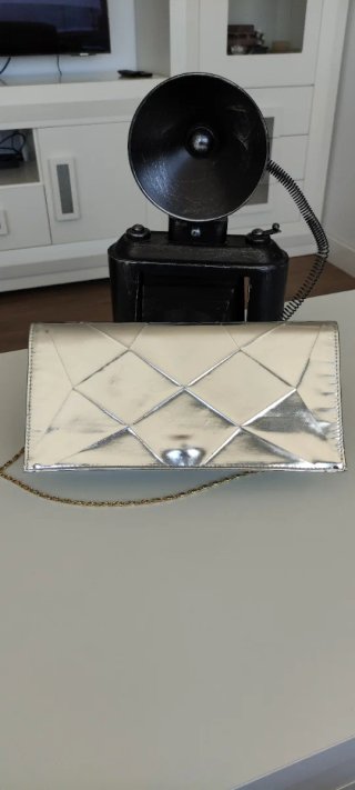 Bolso de mano plateado
