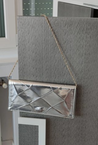 Bolso de mano plateado