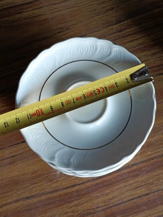 Platos de café de porcelana dorados