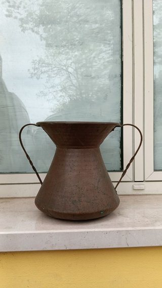 Vaso in rame con manici, occupa 37cm x 26H   diame