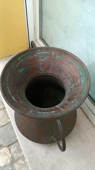 Vaso in rame con manici, occupa 37cm x 26H   diame