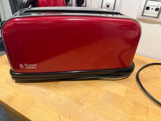 Tostador Russell Hobbs Largo