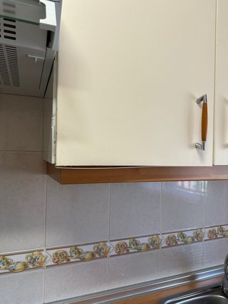 Muebles de cocina beige y marrón