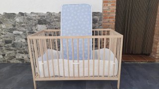 Cuna de madera para bebé