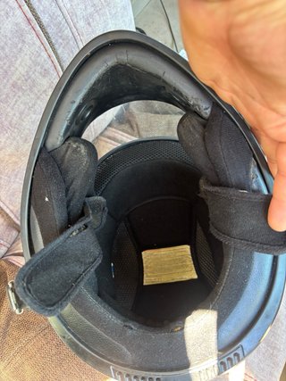 Casco de moto integral blanco y negro