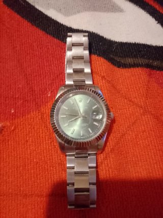Reloj de pulsera plateado