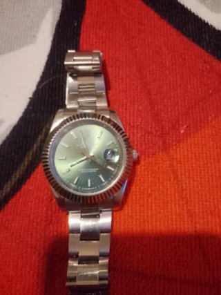 Reloj de pulsera plateado