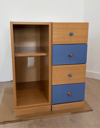 Cajonera de escritorio madera y azul