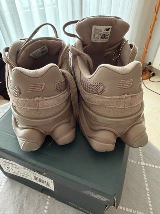 Zapatillas New Balance modelo 9060 Marrón Sin Uso